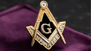 Pin masónico con diseño clásico
